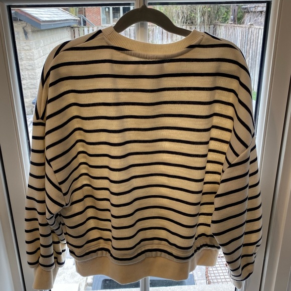 Nautically sweet sweatshirt 💙 - Picture 2 of 5